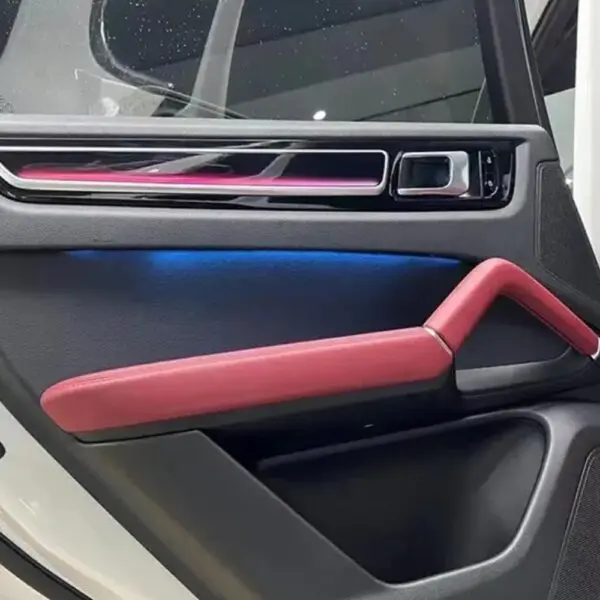 rear-doors-handle-ambient-light-porsche-cayenne-2024-600x600.webp