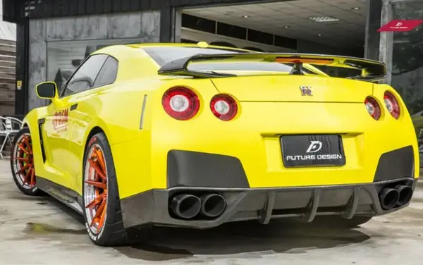 nissan-gtr-r35-pre-facelift-nismo-style-carbon-fibre-side-skirts-XXIITUNING-1_63a55721-11e3-4f75-ad69-003845b31f57.webp