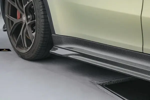 tesla-model-y-future-design-carbon-fibre-side-skirts-XXIITUNING-1.webp